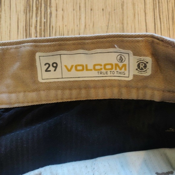 Volcom Shorts Khaki Flat Front Men's Size 29 Knee Length Bermuda Chinos - Picture 6 of 6